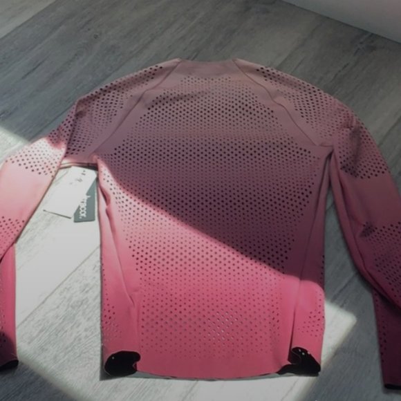 Ultracor Women’s Long Sleeve Cutout Ombré Top S - Picture 2 of 2